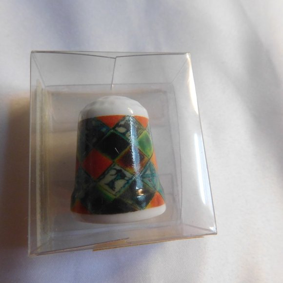 Vintage Palais des Papes Thimble - Picture 4 of 7